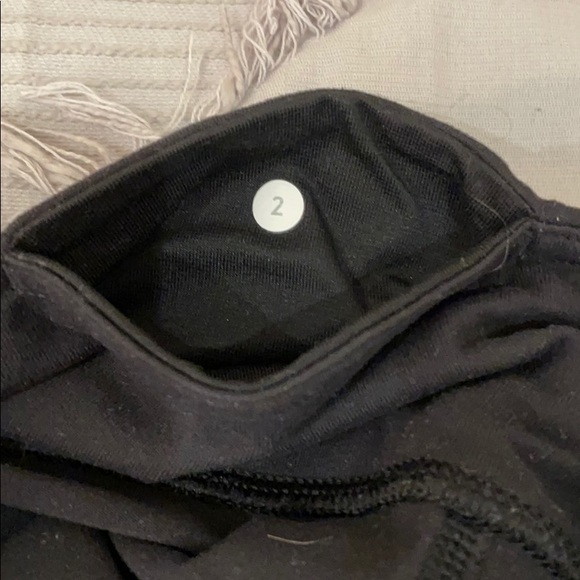 Lululemon cropped wunder unders - Picture 5 of 5